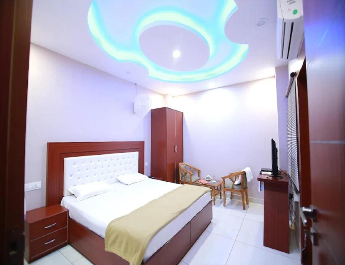 Hotel Kings, Rohtak Екстер'єр фото