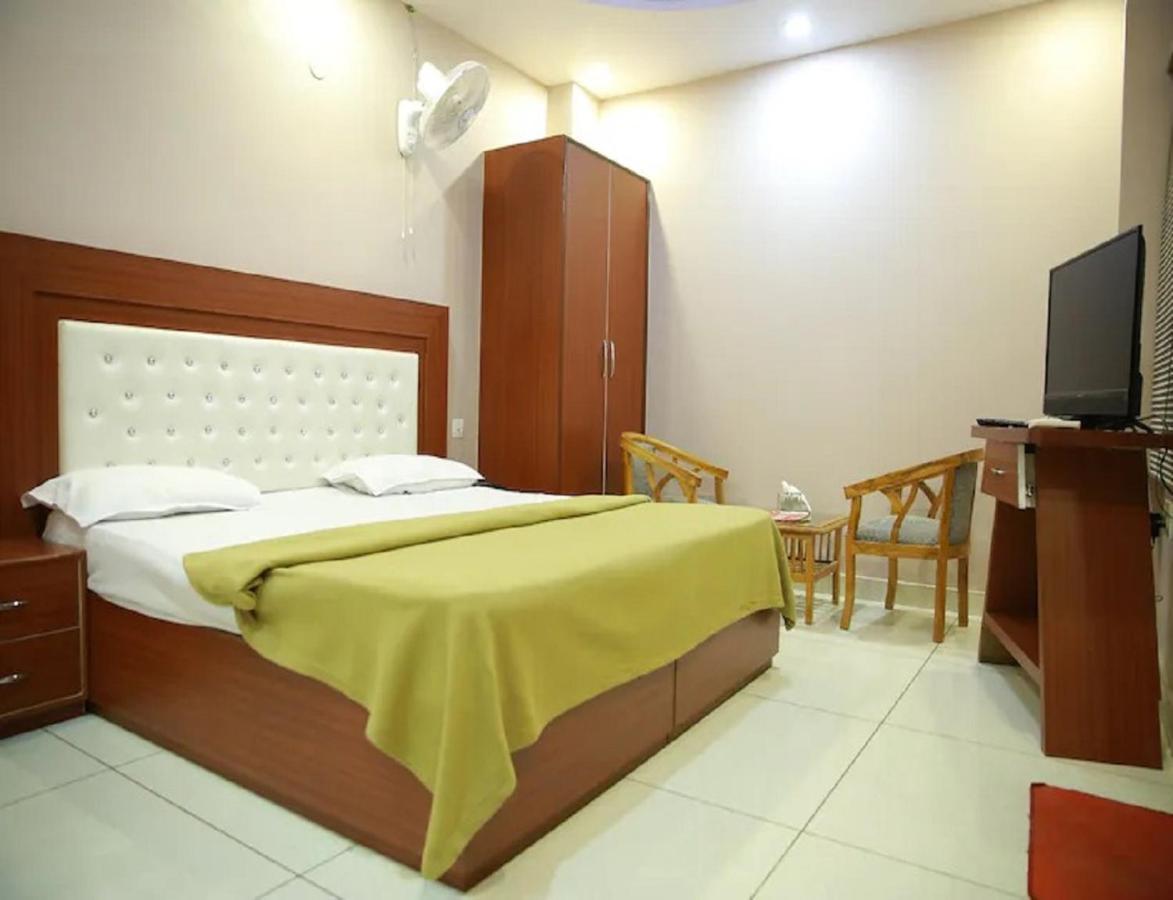 Hotel Kings, Rohtak Екстер'єр фото