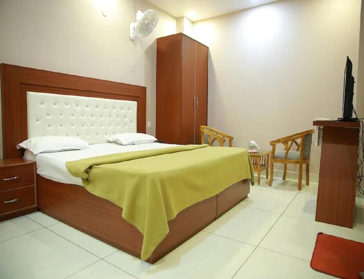 Hotel Kings, Rohtak Екстер'єр фото